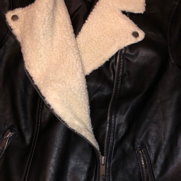 Old Navy Faux Leather Jacket w/ Sherpa Collar - Picture 4 of 7